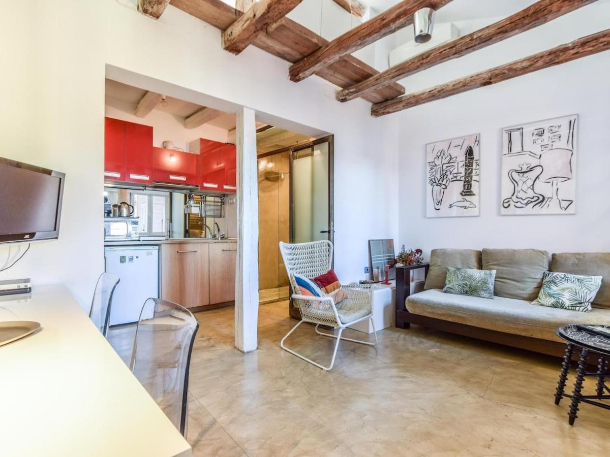 Apartamento En La Plaza De Lavapies Para 4 Personas Madrid Exterior photo