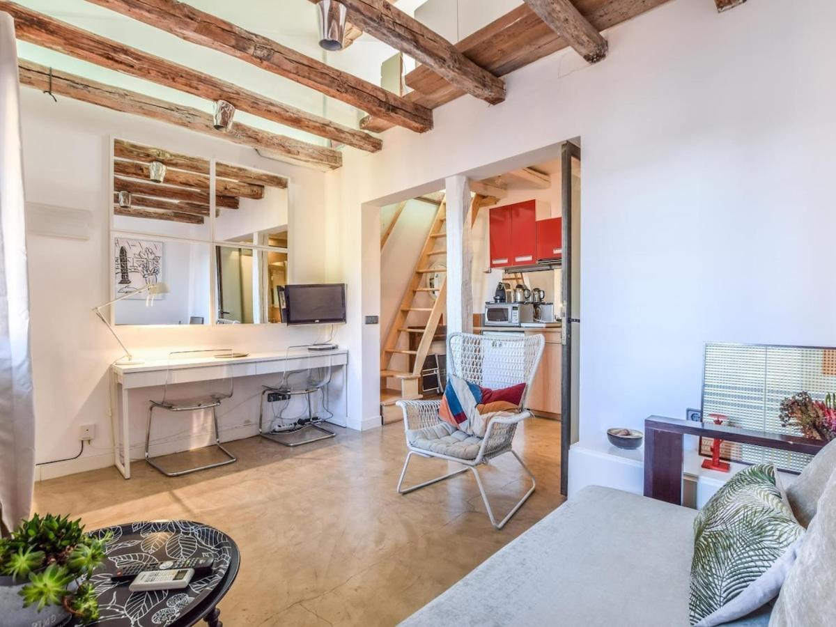 Apartamento En La Plaza De Lavapies Para 4 Personas Madrid Exterior photo