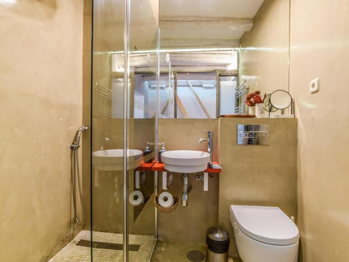 Apartamento En La Plaza De Lavapies Para 4 Personas Madrid Exterior photo