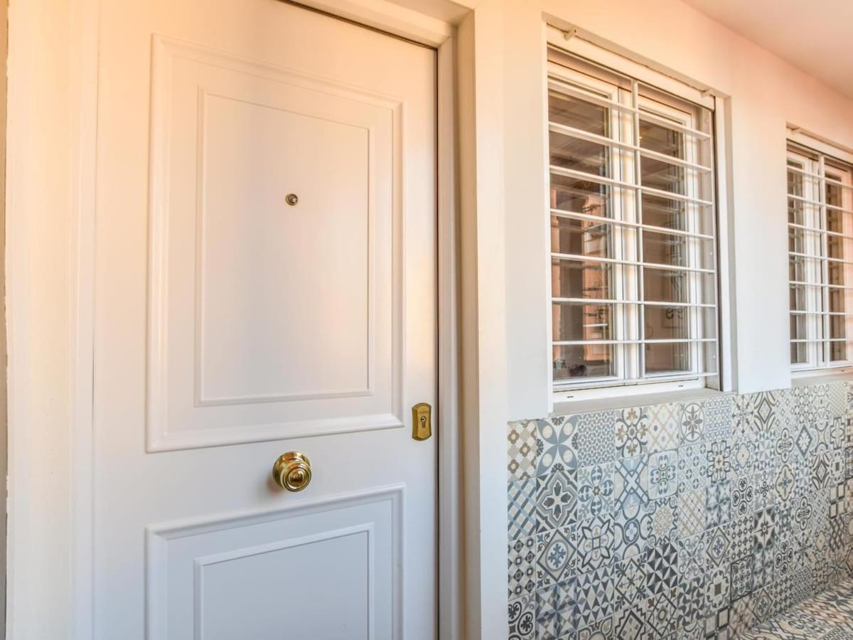 Apartamento En La Plaza De Lavapies Para 4 Personas Madrid Exterior photo