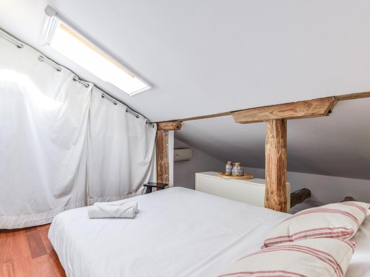 Apartamento En La Plaza De Lavapies Para 4 Personas Madrid Exterior photo